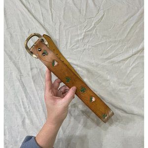 VTG Womens Lucky Clovers Painted Hand Tooled Leather Big Brass Buckle Belt